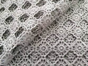 Csipke Méteráru Műszálas Szürke Virág 02 Széles 1m