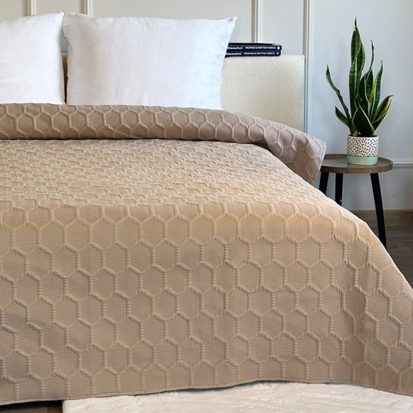  Kétoldalas Parla 3D ágytakaró bézs színben 180x220 párnahuzat nélkül